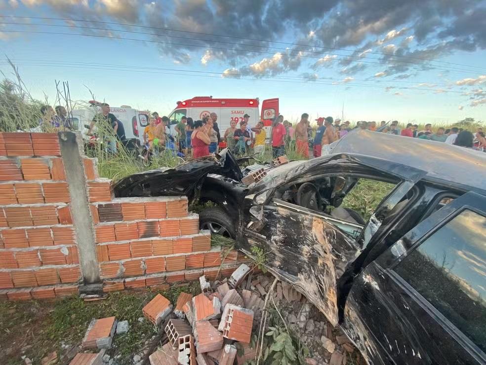 O condutor perdeu o controle do veículo em uma curva