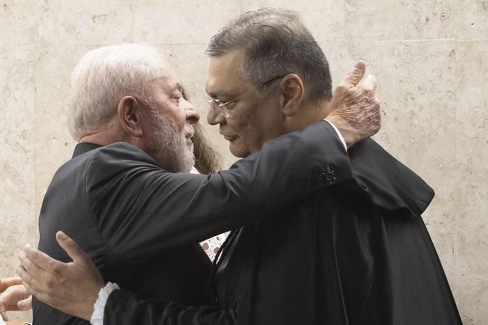 Dino mandou acabar com orçamento secreto e Lula comemora