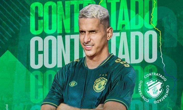 Meio-campista Alan Pedro sofreu uma fratura na perna