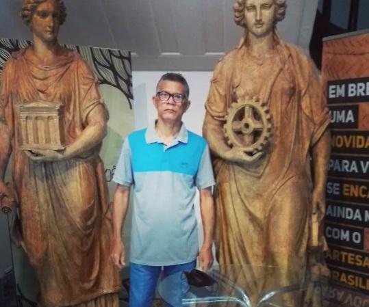 Mestre Costinha é um dos representantes da arte popular santeira do Piauí