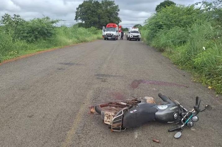 O motorista fugiu sem prestar socorro e o motociclista morreu no local do acidente