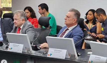 Deputados Merlong Solano e Flávio Nogueira participaram da reunião