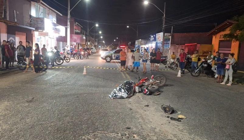 O pastor conduzia uma motocicleta quando foi atingido por um carro e morreu no local