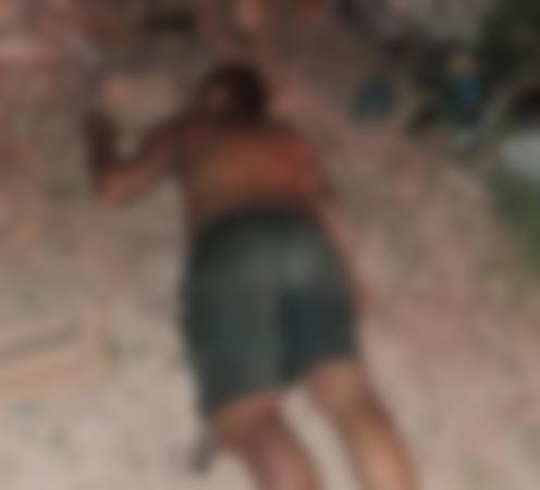 Islan foi encontrado caído em um terreno baldio