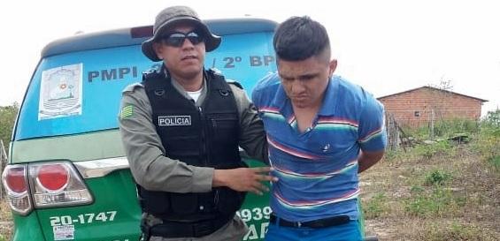 Jovem preso por agredir o pai
