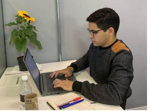 Kayro Almeida trabalha na Queissada Comunicação , agência de RP & Digital Full Service que fica na Av. paulista, o coração de São Paulo