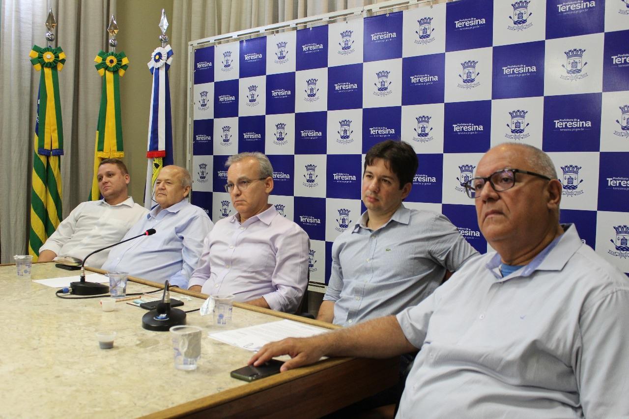 Reunião no Palácio da cidade