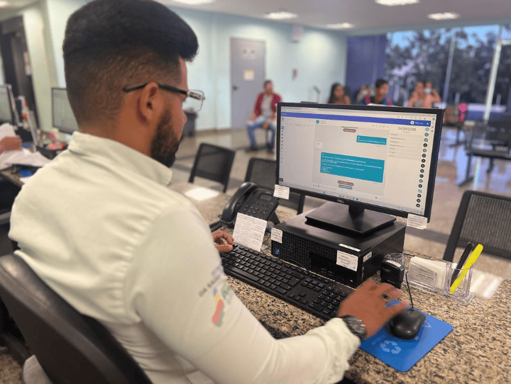 Serviço de Assistente Virtual Rosa