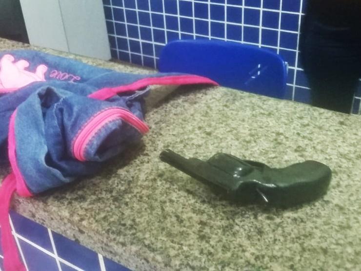 Simulacro de arma de fogo apreendido
