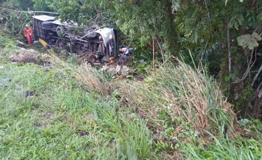 Acidente de ônibus na Bahia deixa quatro mortos