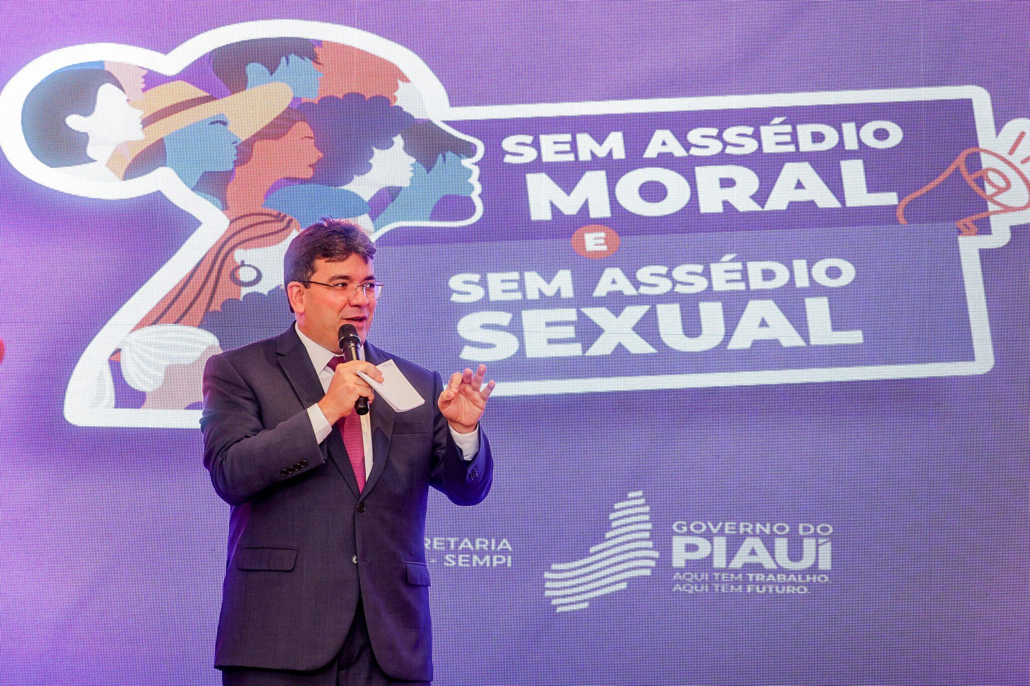 O governador Rafael Fonteles durante o lançamento da campanha "Sem Assédio Moral e Sem Assédio Sexual"