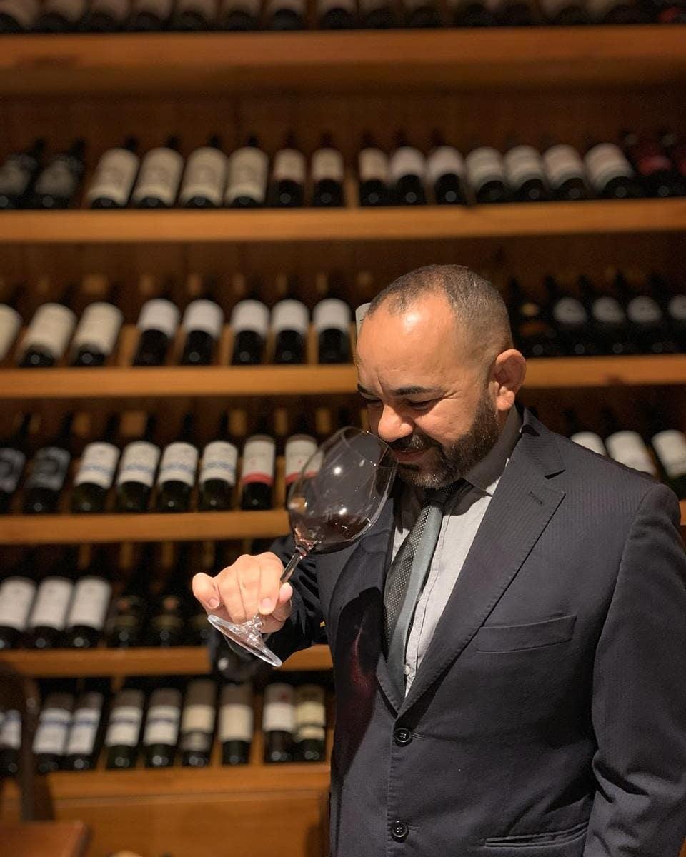 O conhecimento, o servir, as dicas do Sommelier Jose Sousa em curso neste mês de março para teresinenses