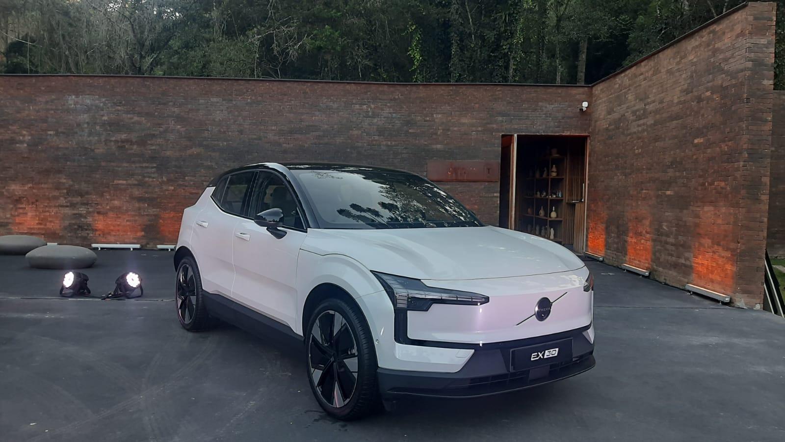 Sueco Volvo EX30 estreia no Brasil com preço de elétrico chinês