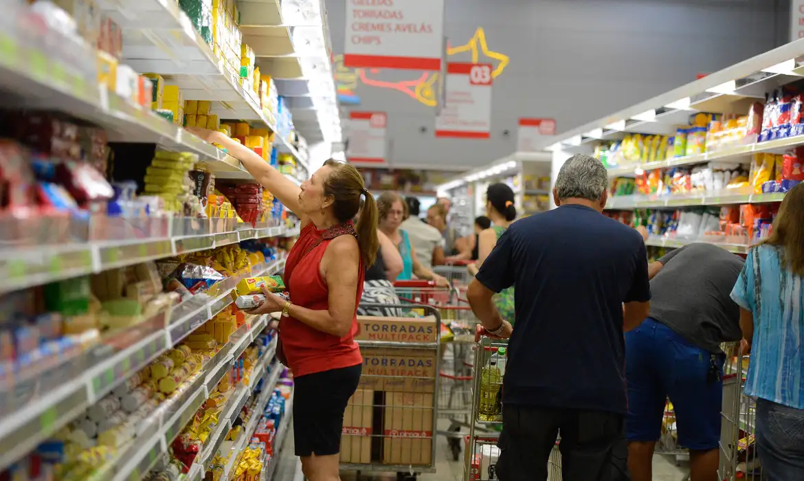 Compras no supermercado (foto ilustrativa)