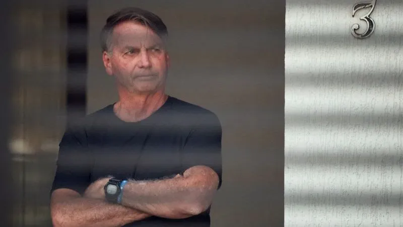 Bolsonaro tem prisão mantida em audiência de custódia