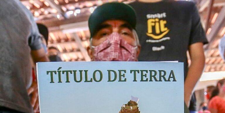Morador de Canto do Buriti exibe título de terra feliz