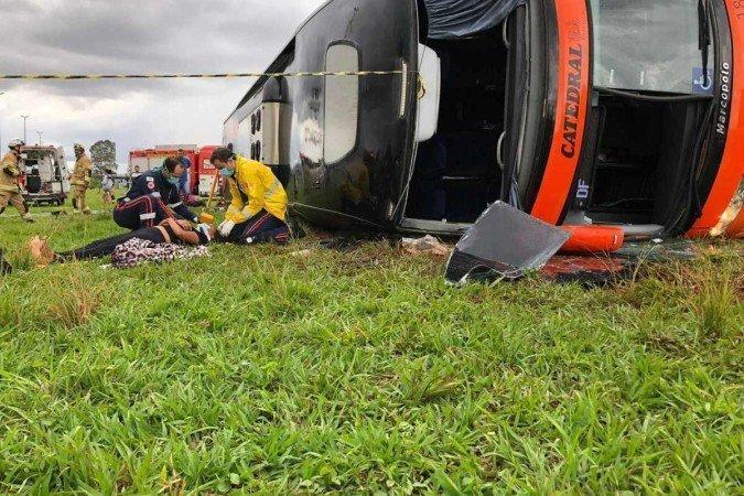 Vítimas foram atendidas ainda no local do acidente