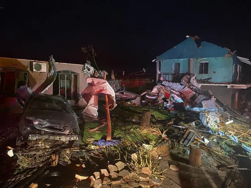 Tornado destruiu 80% do município Rio Bonito do Iguaçu, no Paraná