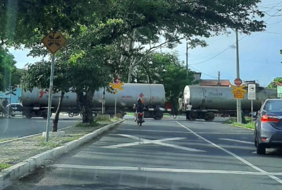 Trem descarrila em Teresina