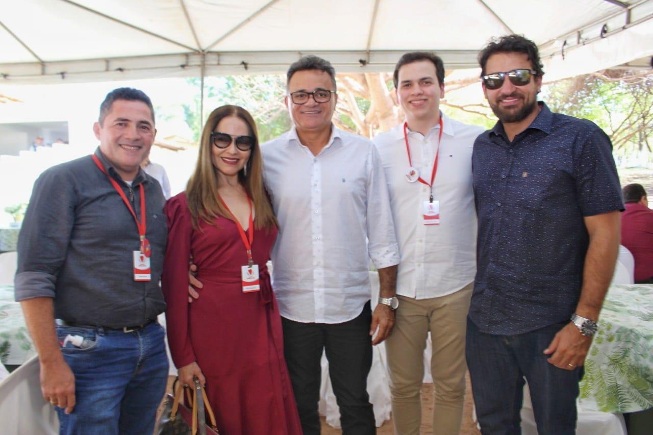 Empresários Van Fernandes e Reginaldo Júnior, ao lado do gerente comercial Sérgio Silva, e dos empresários Marcos Bordon e Edelto Tavares