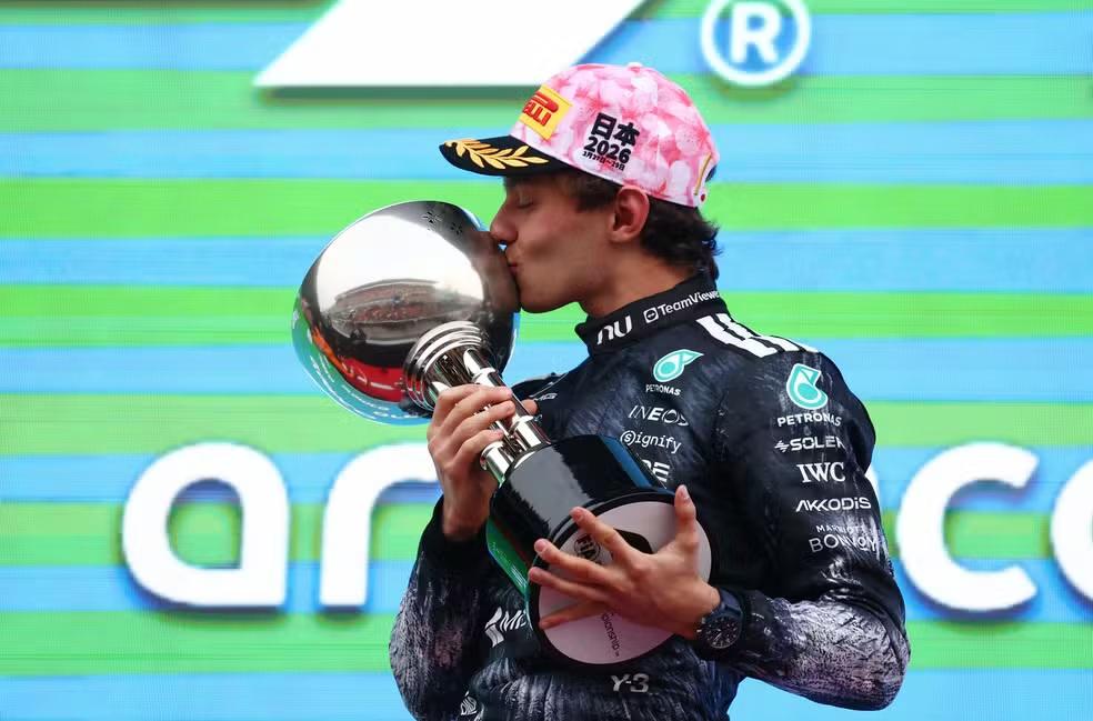 Antonelli reage após largada ruim, vence no Japão e assume liderança da F1