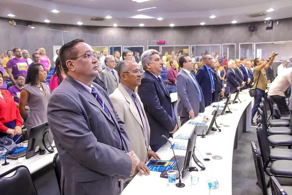 Vereadores no  plenário da Câmara municipal