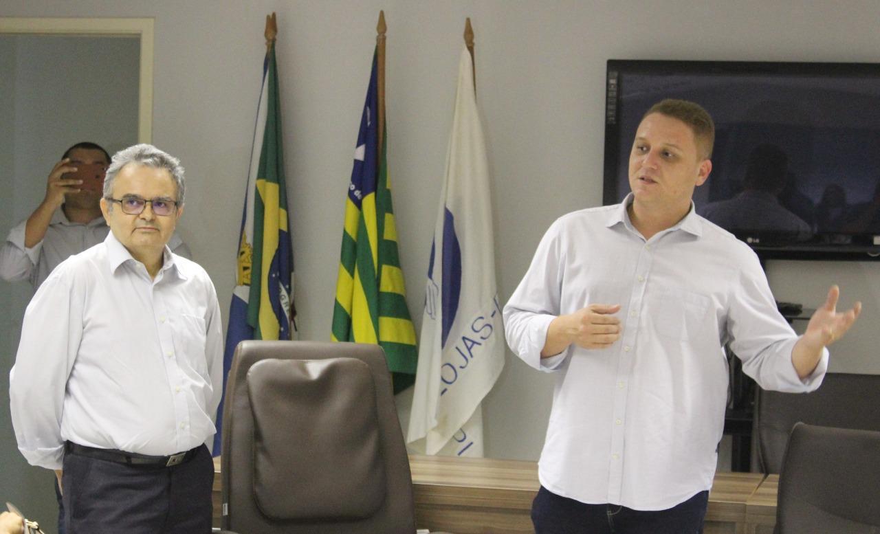 Reunião no  Sindlojas