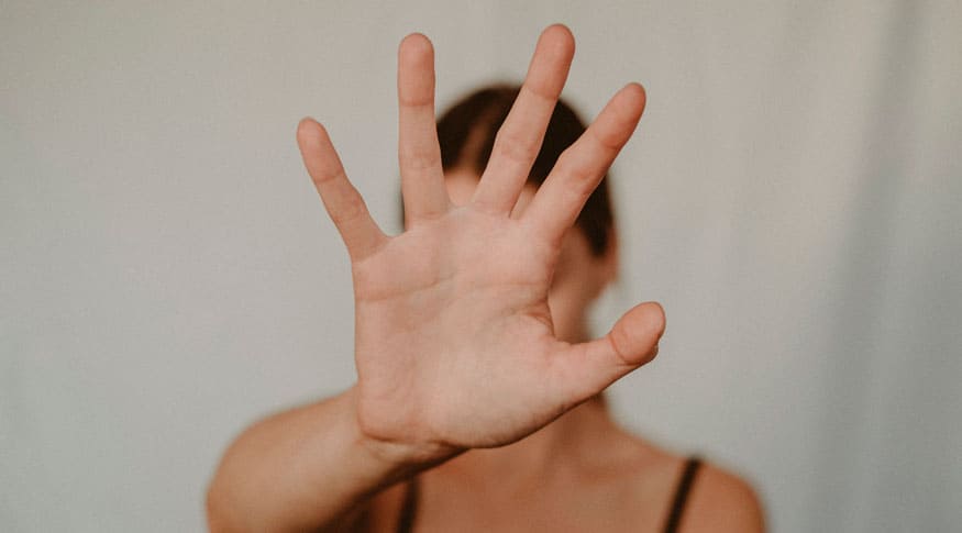 Meninas sofrem mais violência sexual, aponta PeNSE 2024