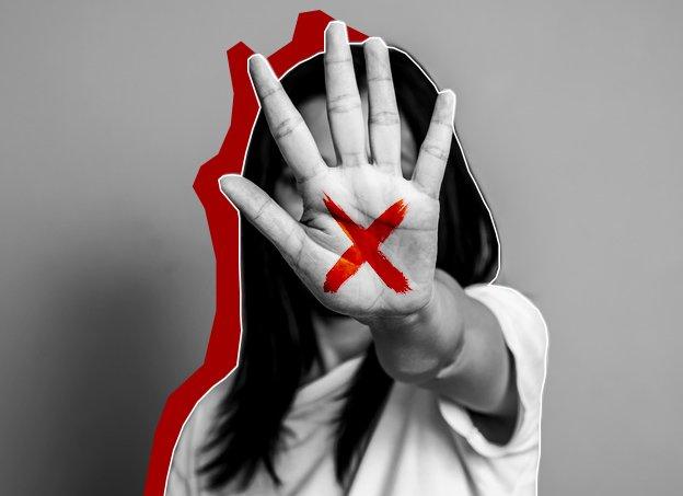 O "X" na palma da mão representa o sinal de ajuda de mulheres vítimas de violência doméstica