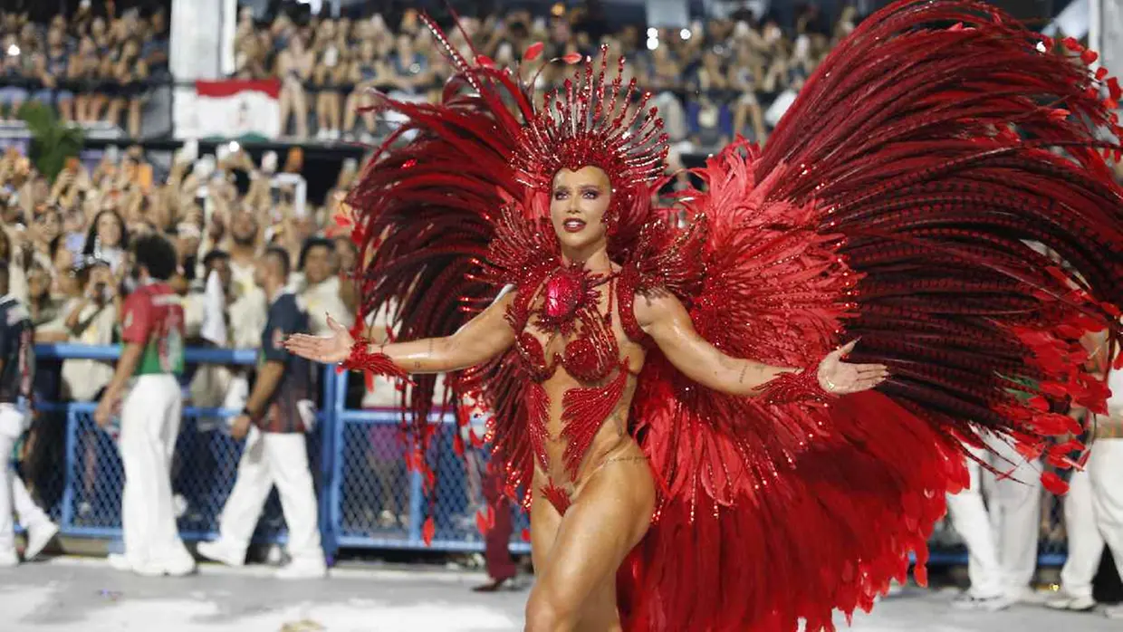 Vírginia Fonseca na sua estreia como rainha da bateria da Grande Rio