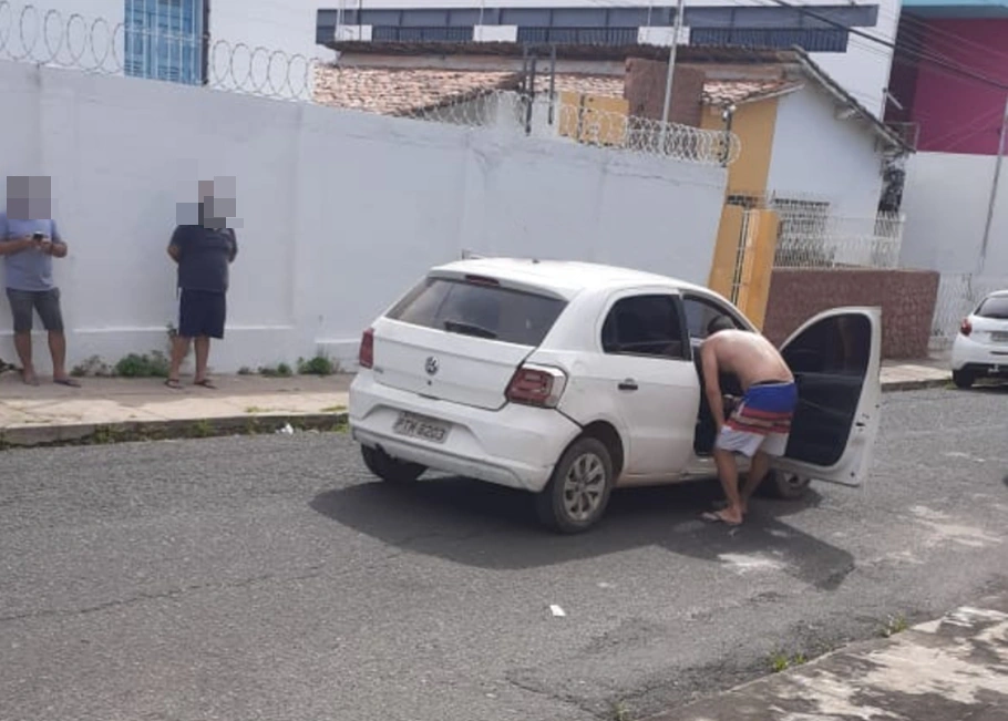 Vítima estava neste veículo quando foi assassinada
