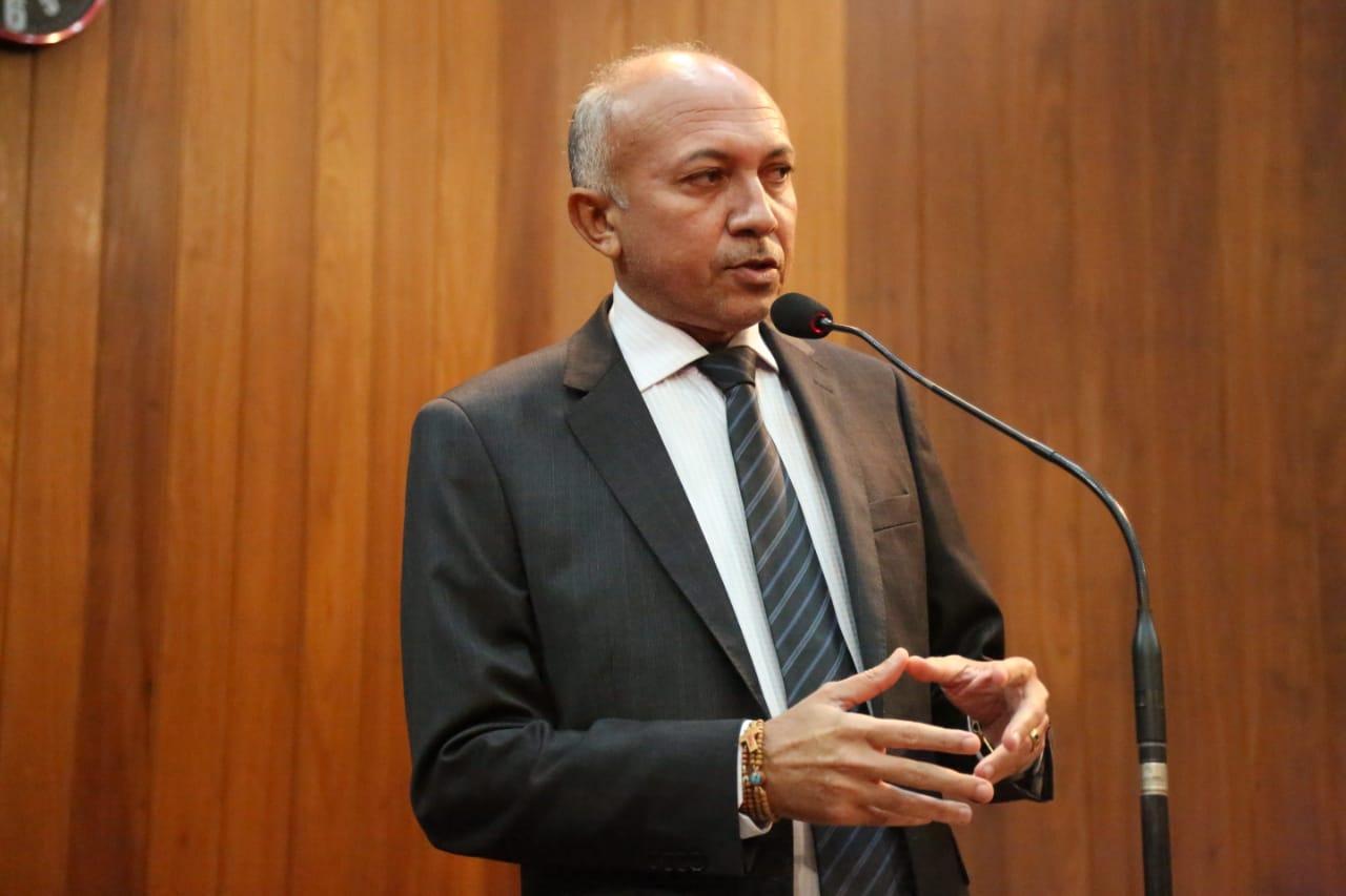 Warton Lacerda na tribuna da Alepi