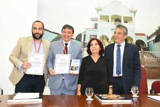 Governador participa de homenagem a Reis Veloso