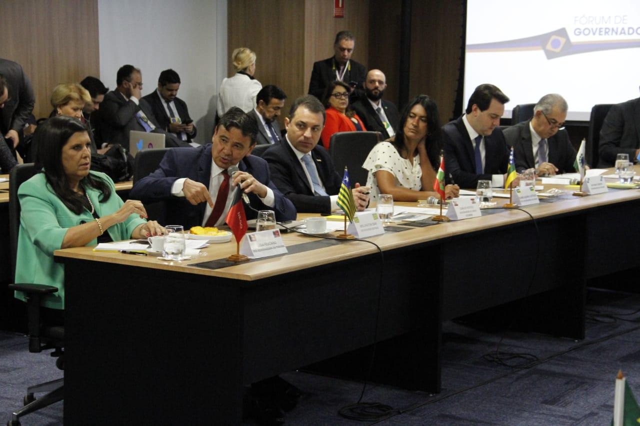 O Wellington Dias no V Fórum de Governadores em Brasília