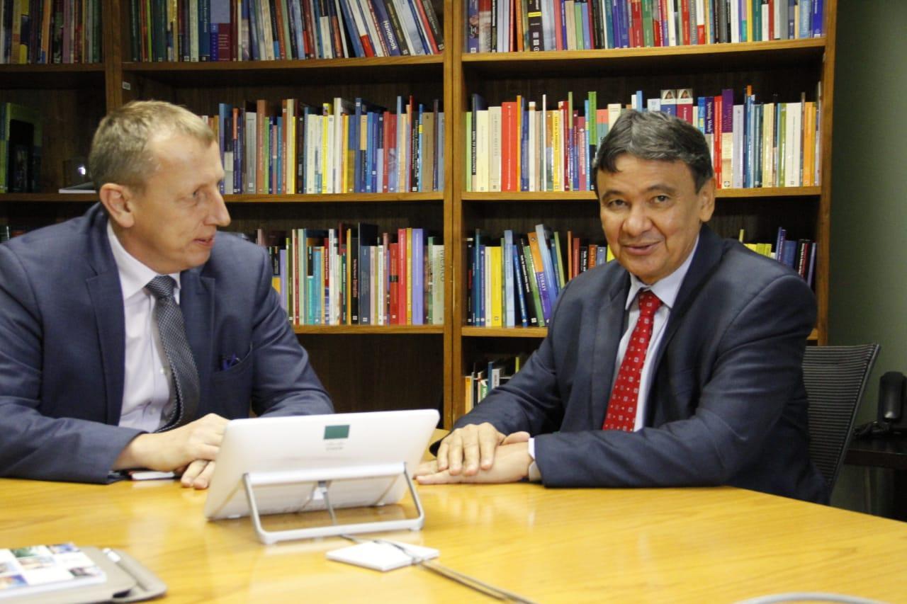 Wellington Dias com o coordenador de Infraestrutura do Banco Mundial, Paul Procee