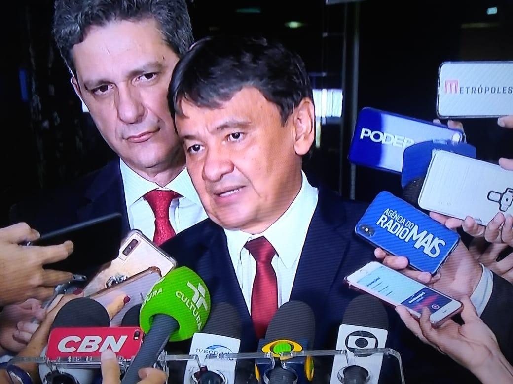 Governador Wellington Dias conversa com os jornalistas