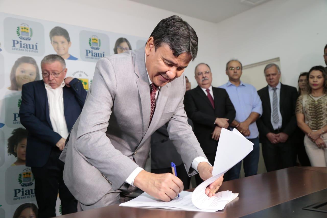 Wellington Dias assina o termo de cooperação com a Equatorial Energia