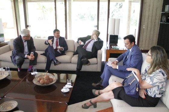 Governador Wellington Dias e o embaixador da França no Brasil, Michel Miraillet.