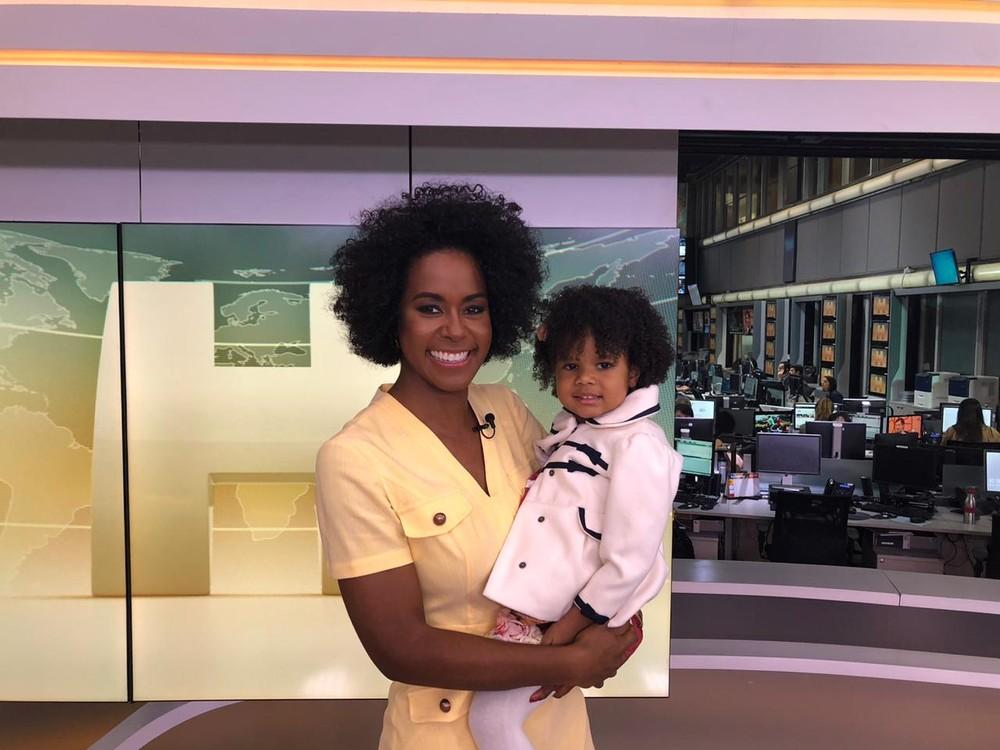Maria Alice e Maju Coutinho na redação do Jornal Hoje