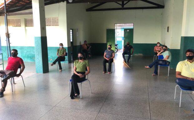 Equipe escolar recebe orientações sanitárias para retorno