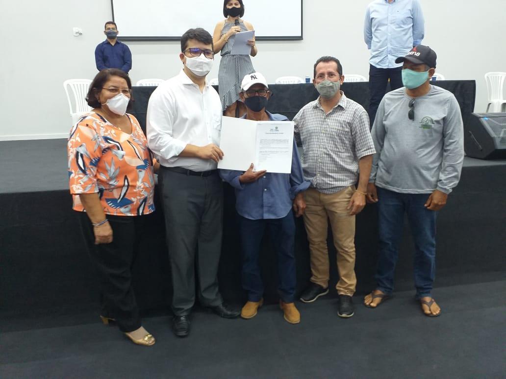 Títulos de propriedades são entregues a agricultores familiares em Piracuruca