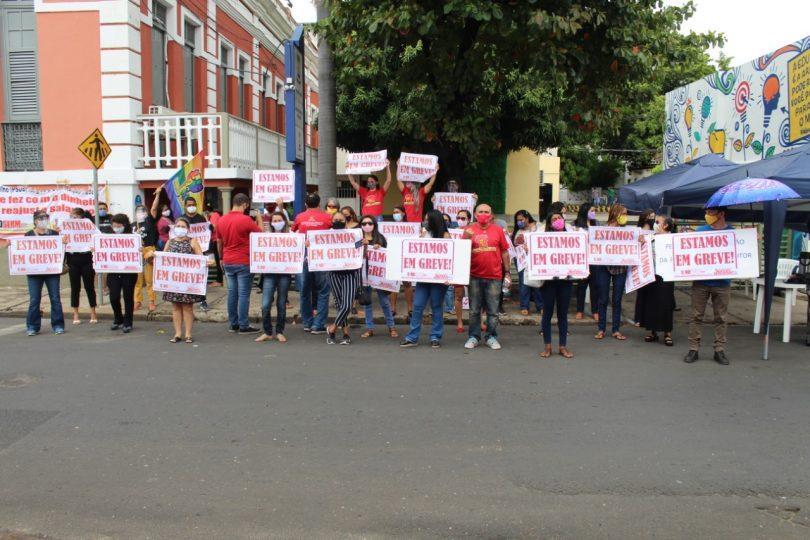 Grevistas fazem ato nesta sexta (27)