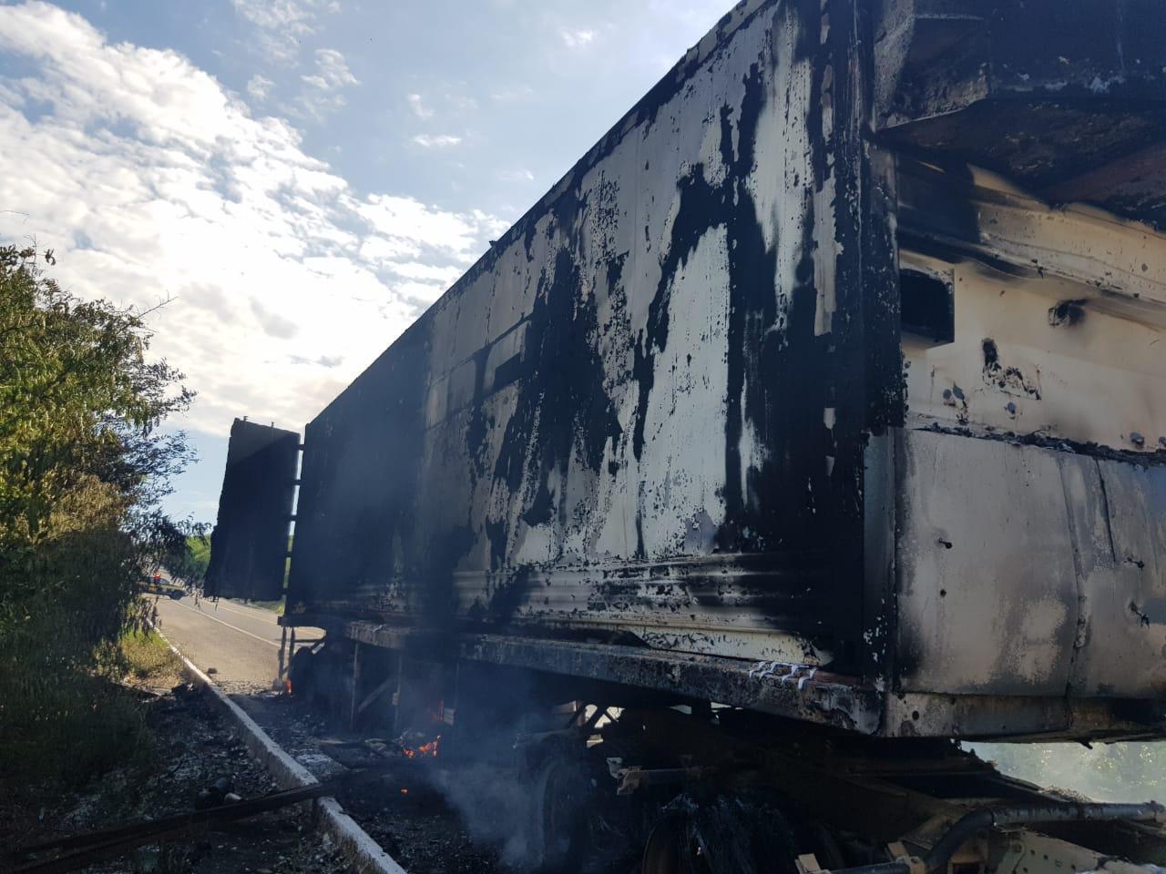 Falha mecânica causou incêndio no caminhão