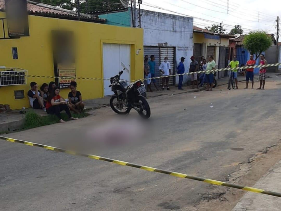 Homem é assassinado com tiros na cabeça em bar na zona Norte de Teresina