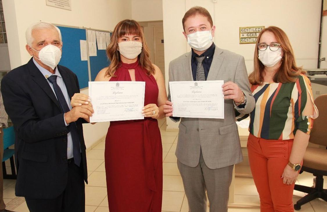 O presidente da Alepi  deputado estadual, Themistocles Filho, esposo da prefeita eleita Ivanária Sampaio prestigiou a diplomação e também a mãe do vice-prefeito Keila Maria