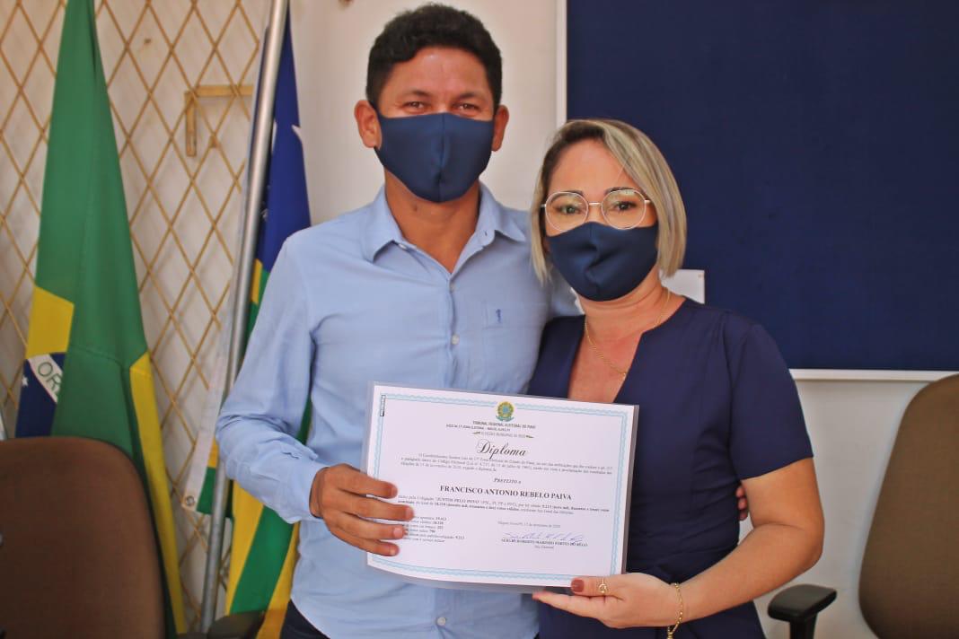 Veim da Fretaf é diplomado
