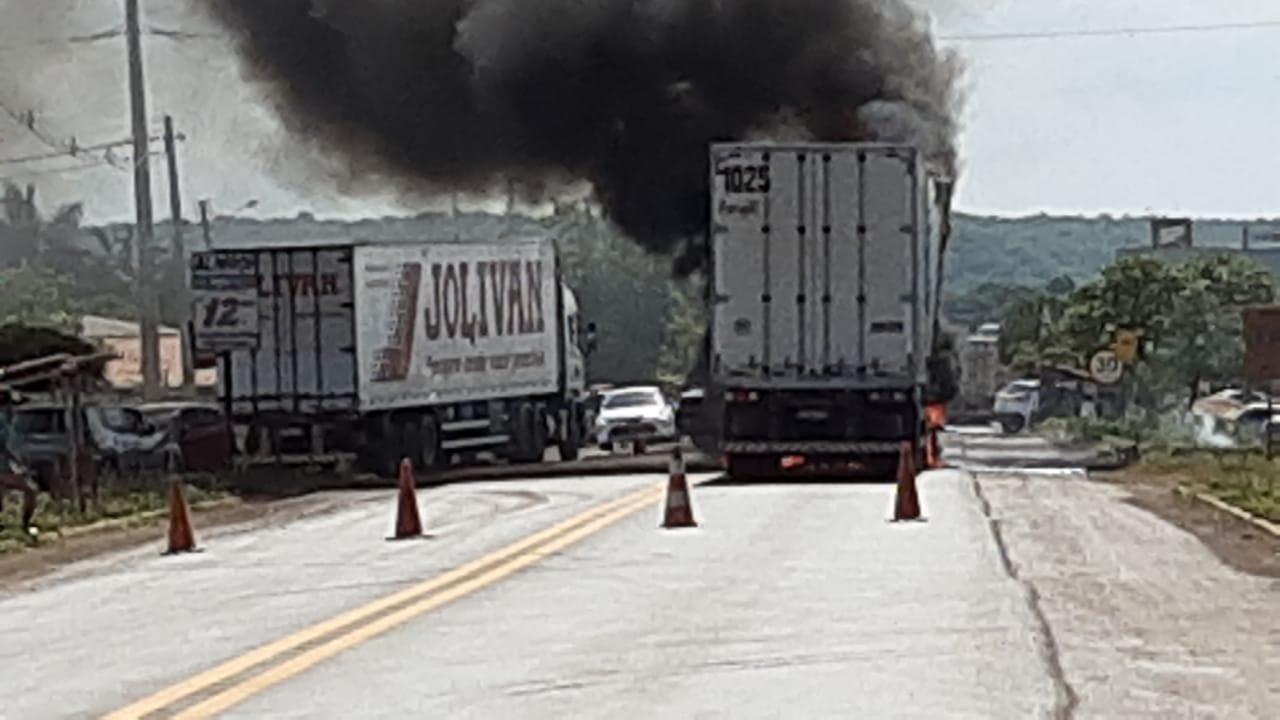 Caminhão pegou fogo