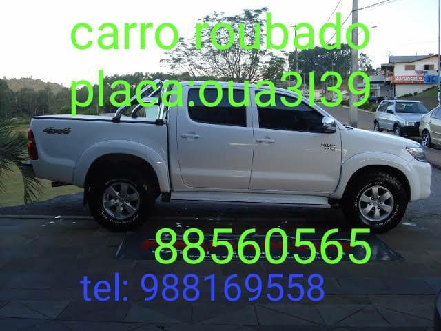 Carro roubado durante ação de assaltantes
