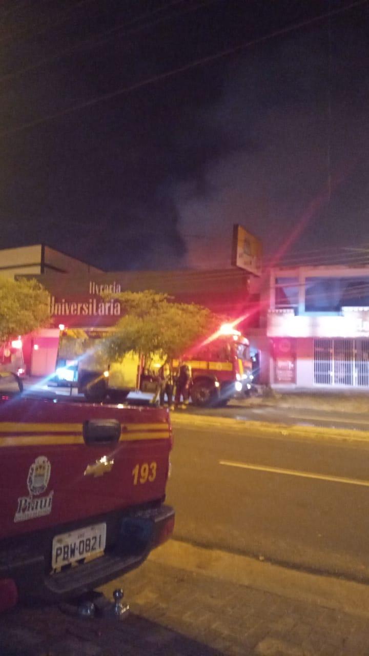 Incêndio atinge livraria na Zona Leste de Teresina