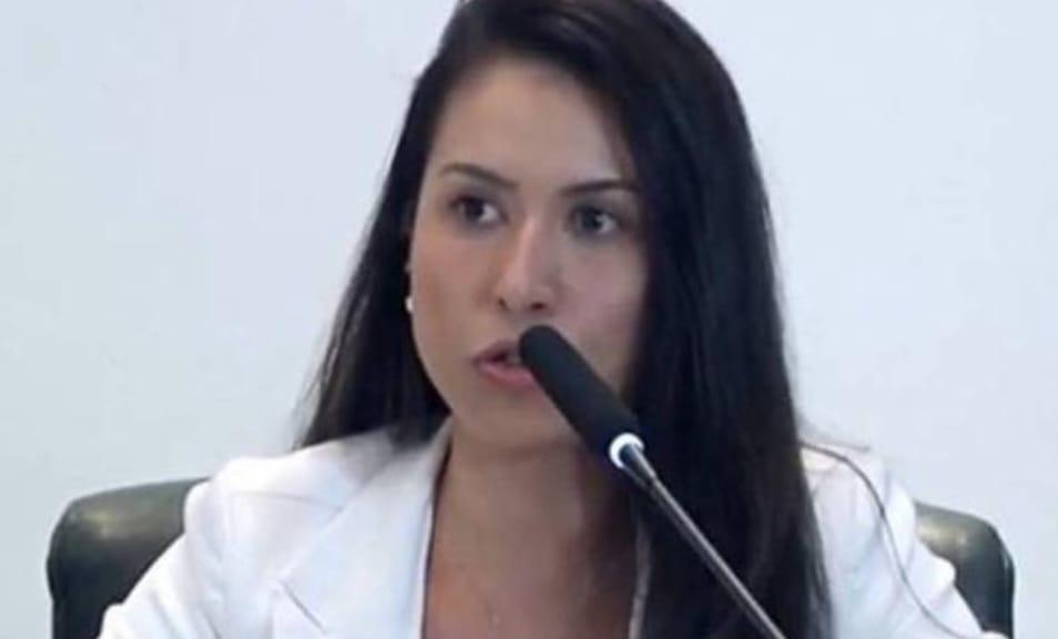 Juíza defende aglomerações nas redes e chama medidas de isolamento de "histeria"